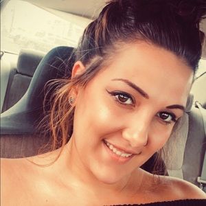 Meet your Posher, Dominique